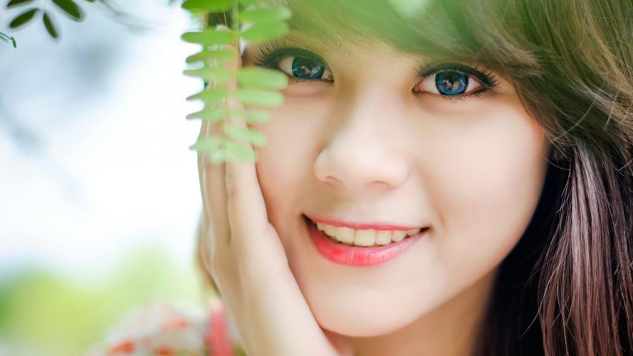 北方持续高温 三亚“清凉一夏”受亲子游欢迎